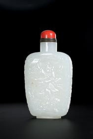 Chinese Qing Dynasty Hetian white jade snuff bottle