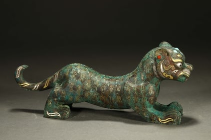China's Warring States Period inlaid gold and silver tiger talisman