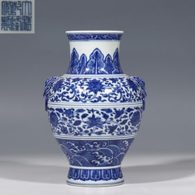 Chinese Qing Dynasty Qianlong period blue and white double-handled vase
