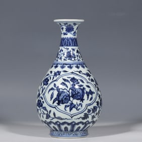 Chinese Yuan Dynasty blue and white pomegranate pattern jade vase