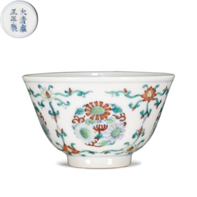 Chinese Qing Dynasty Yongzheng Period Flower Pattern Cup