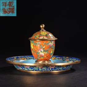 Chinese Qing Dynasty Qianlong period enameled longevity peach pattern saucer