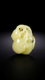 Chinese Qing Dynasty Hetian yellow jade gourd bottle