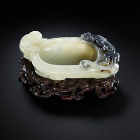 Chinese Qing Dynasty Hetian white jade water wash basin with dragon pattern