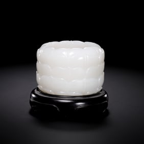 Chinese Qing Dynasty Hetian white jade ring box