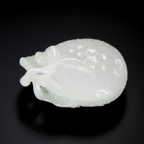 Chinese Qing Dynasty Hetian white jade lidded box