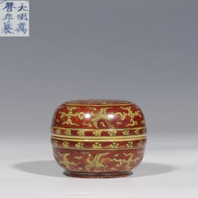 Chinese Ming Dynasty Wanli period alum red and yellow glaze lidded box with flying crane pattern
