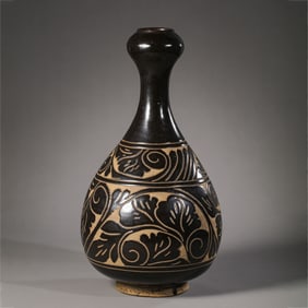 Black-glazed garlic vase with carved floral patterns from the Cizhou kiln of the Northern Song