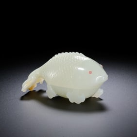 Chinese Qing Dynasty Hetian white jade fish-shaped lidded box