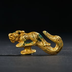 Chinese Han Dynasty gilt bronze belt hook