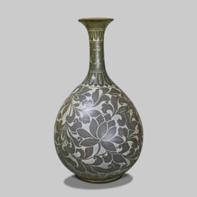 Korean Goryeo Dynasty Celadon Flower Pattern Jade Huchun Vase