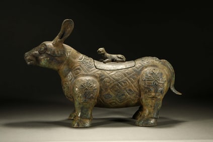 Chinese Shang and Zhou Dynasty bronze zun