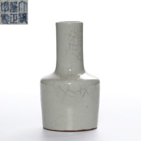 Chinese Qing Dynasty Yongzheng period imitation official glaze mallet bottle
