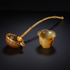 A set of Chinese Liao Dynasty agate spoons and agate flower-mouthed cups