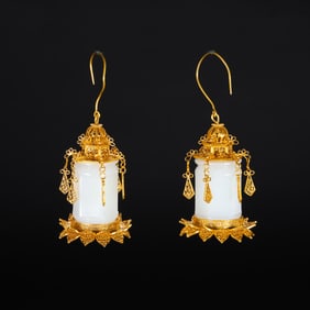 A pair of pure gold and Hetian jade earrings from the Liao Dynasty, China