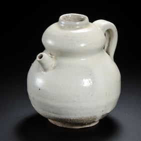 White porcelain gourd-shaped pot from Gongxian kiln, Tang Dynasty, China