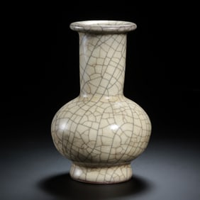 Chinese Song Dynasty Ge Kiln Ice Crack Mallet Bottle