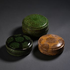 A set of Chinese Tang Dynasty yellow-green glaze twisted lid boxes