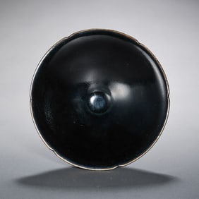 Chinese Song Dynasty black-glazed flower-mouthed plate