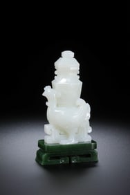 A Hetian white jade vase with Hetian jasper and phoenix inlay, Qianlong period of the Qing Dynasty,