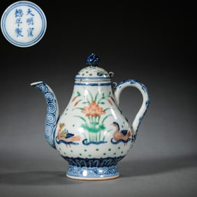 Chinese Ming Xuande period five-color mandarin duck playing in water pattern pot