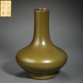 Chinese Qing Dynasty Tongzhi Period Tea-leaf Glaze Long-necked Vase