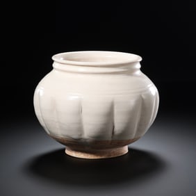 White glazed melon-shaped jar from the late Tang and Five Dynasties period, China