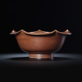 Chinese Song Dynasty red glaze flower mouth bowl