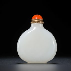 Chinese Qing Dynasty Hetian white jade snuff bottle