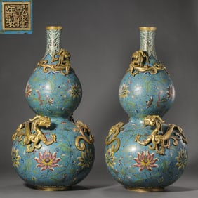 Chinese Qing Dynasty Qianlong period cloisonné enamel dragon-patterned gourd vase