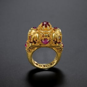 West Asian pure gold ring inlaid with gemstones