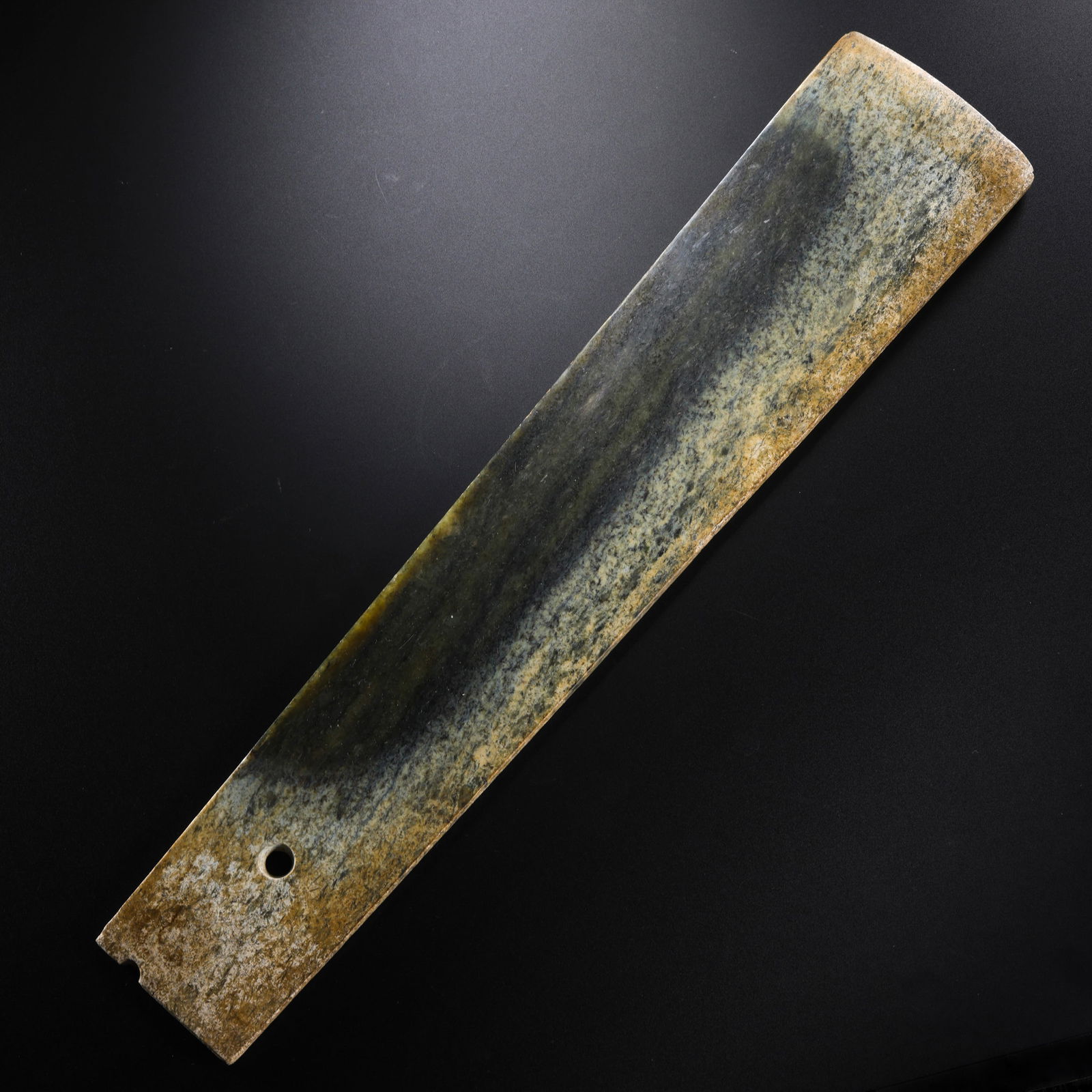 Jade halberd of the Neolithic period in China (1 of 10)