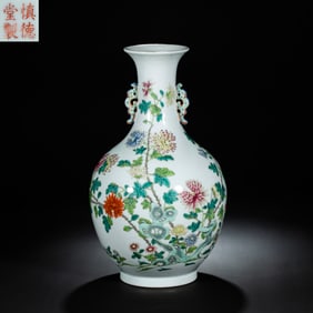 Chinese Qing Dynasty Famille rose floral pattern double-handled appreciation vase