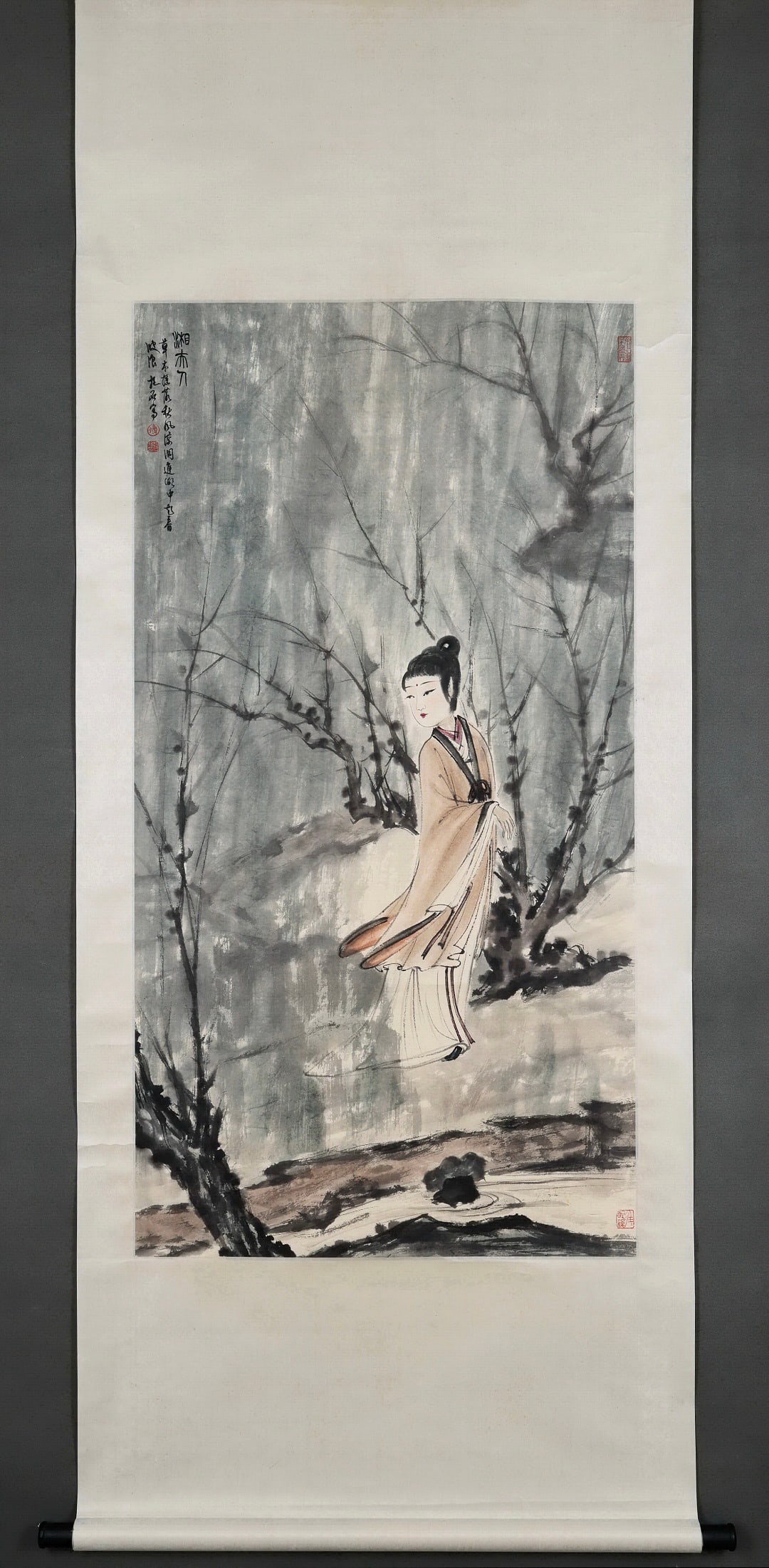 "Lady Xiang" by Fu Baoshi: L. 136 cm. W. 68 cm.