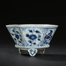 Chinese Yuan Dynasty Blue and White Floral Pattern Three-legged Hexagonal Furnace