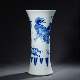Chinese Qing Dynasty blue and white open-mouthed vase