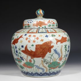 Chinese Ming Dynasty Jiajing period five-color fish and algae pattern covered jar