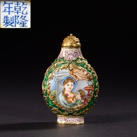 Chinese Qing Dynasty Qianlong period enamel painted window-shaped snuff bottle with story patterns