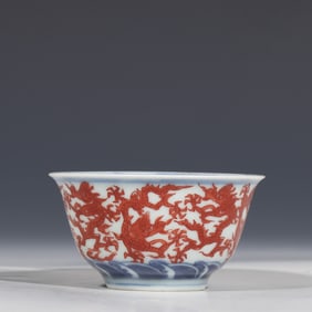 Blue and white alum-red dragon-patterned bowl from the Wanli period of the Ming Dynasty, China