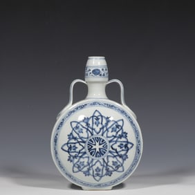 Chinese Yuan Dynasty blue and white double-handled gourd bottle