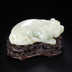 Chinese Qing Dynasty Hetian white jade auspicious beast