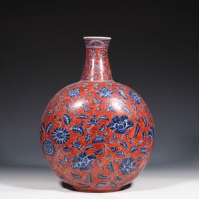 Chinese Ming Dynasty blue and white alum red coiled flower pattern flat vase
