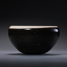 Chinese Tang Dynasty black and white glaze bowl