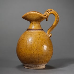 Chinese Tang Dynasty yellow glaze pot