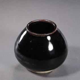 Chinese Northern Song Dynasty Cizhou kiln black-glazed chicken heart jar