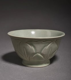 Yaozhou kiln green-glazed lotus-petal-patterned bowl, late Tang and Five Dynasties period, China