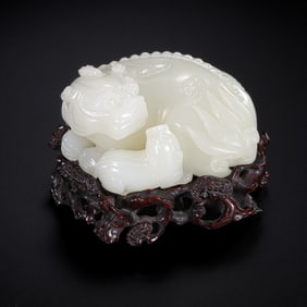 Chinese Qing Dynasty Hetian white jade mother and child auspicious beasts