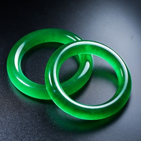 A pair of Chinese Qing Dynasty jadeite bracelets