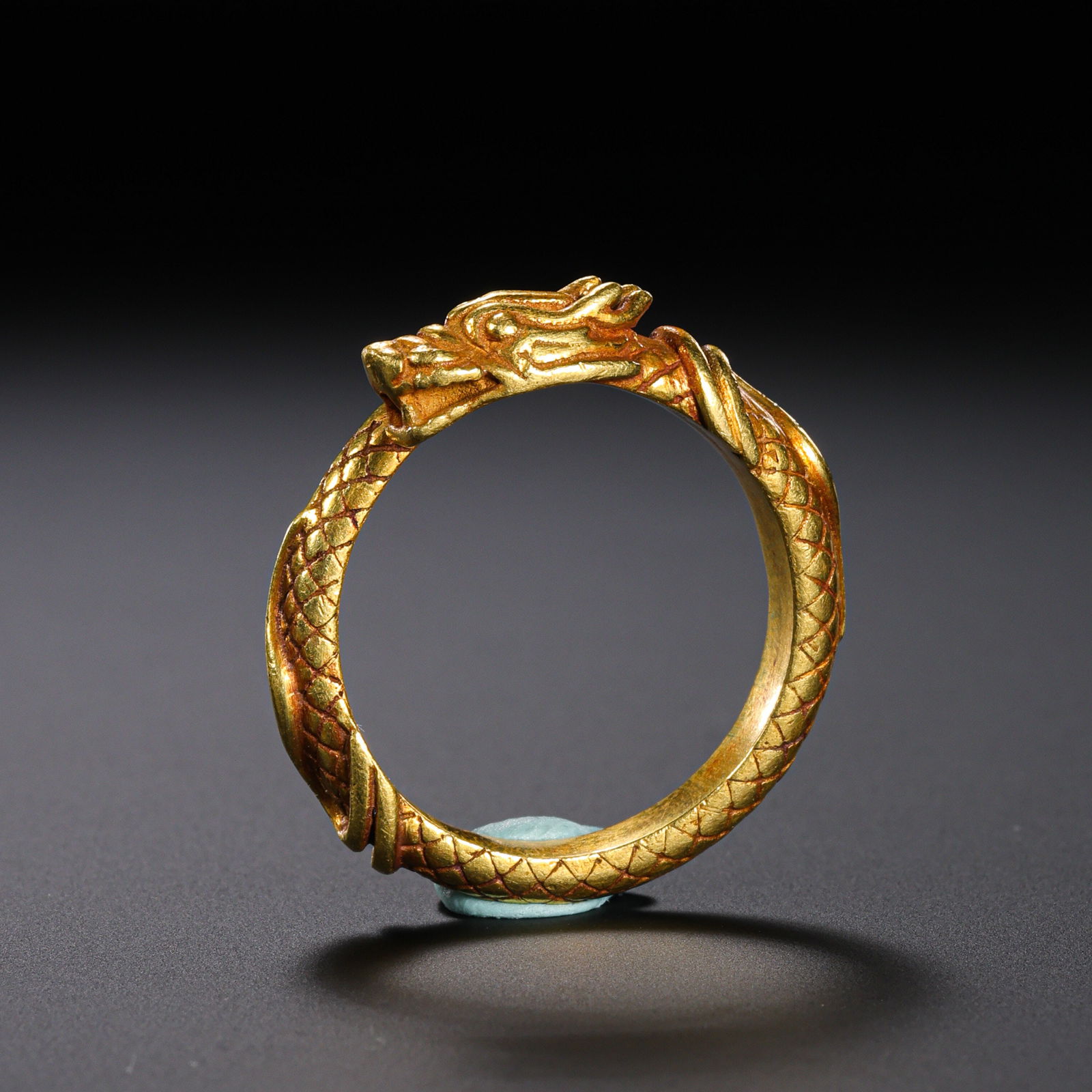 Chinese Qing Dynasty pure gold dragon-patterned ring: Diam. 2.3 cm. Weight. 7.6 gram.