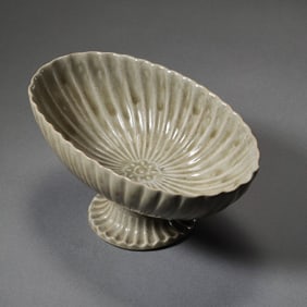 Chinese Tang Dynasty Celadon Flower-Shaped High-Footed Plate